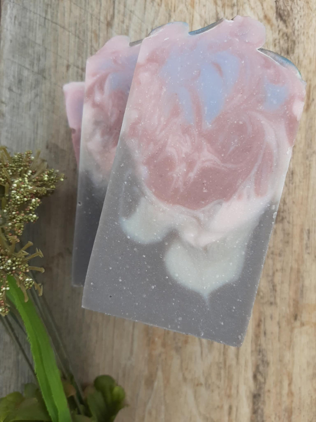 Handmade Earthly Delight tallow hemp soap with sandalwood, frangipani, almond & smoky guaiac wood – floral woody scent – Earth’s Natural Soaps