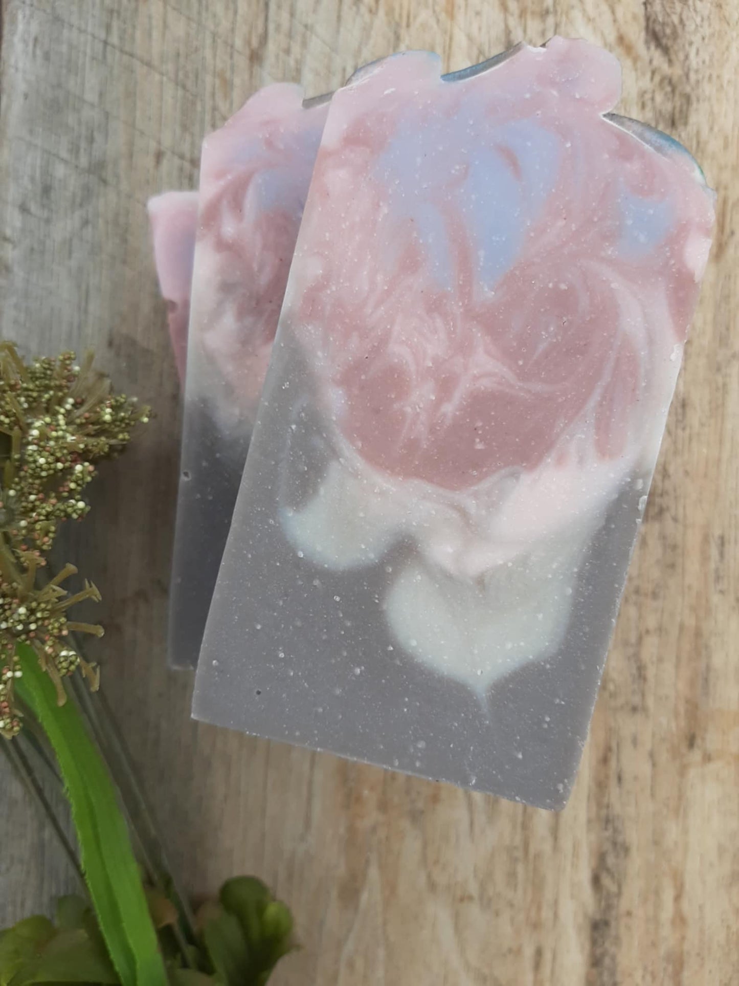 Handmade Earthly Delight tallow hemp soap with sandalwood, frangipani, almond & smoky guaiac wood – floral woody scent – Earth’s Natural Soaps